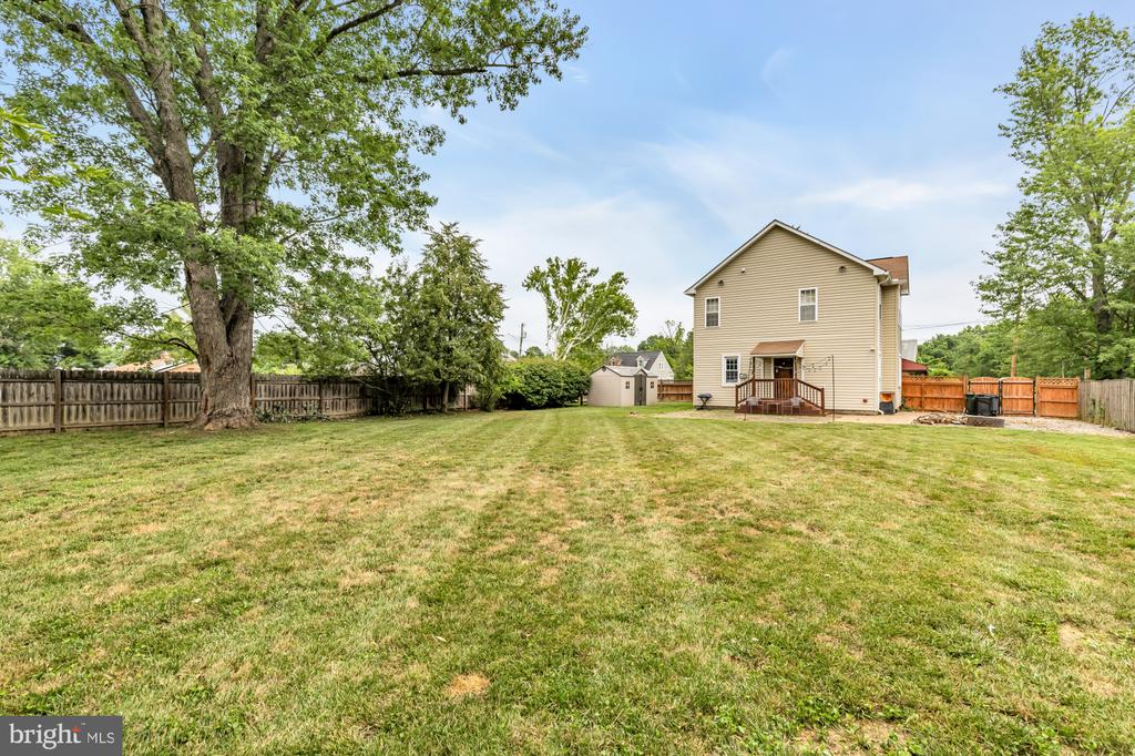 8604 WOODLAWN COURT