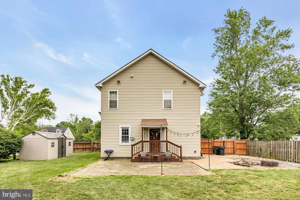 8604 WOODLAWN COURT