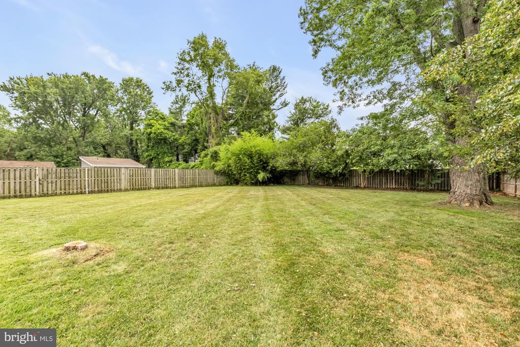 8604 WOODLAWN COURT