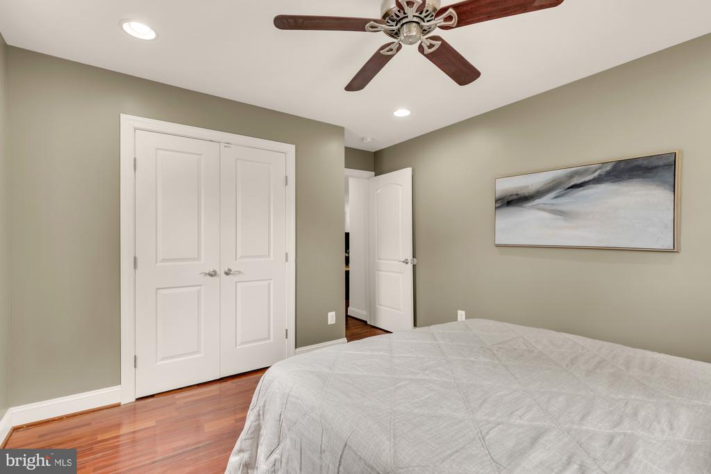 8604 WOODLAWN COURT