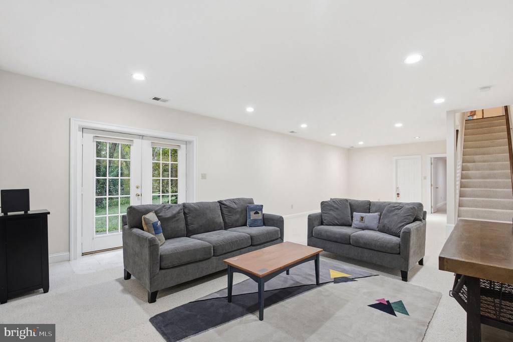 3705 LINDA LANE
