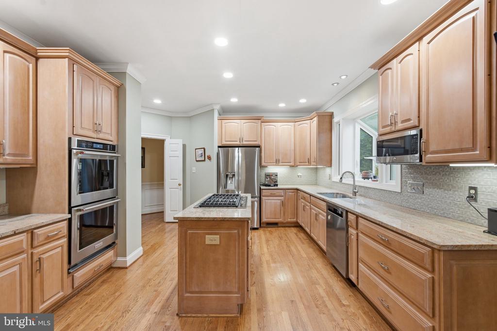 3705 LINDA LANE