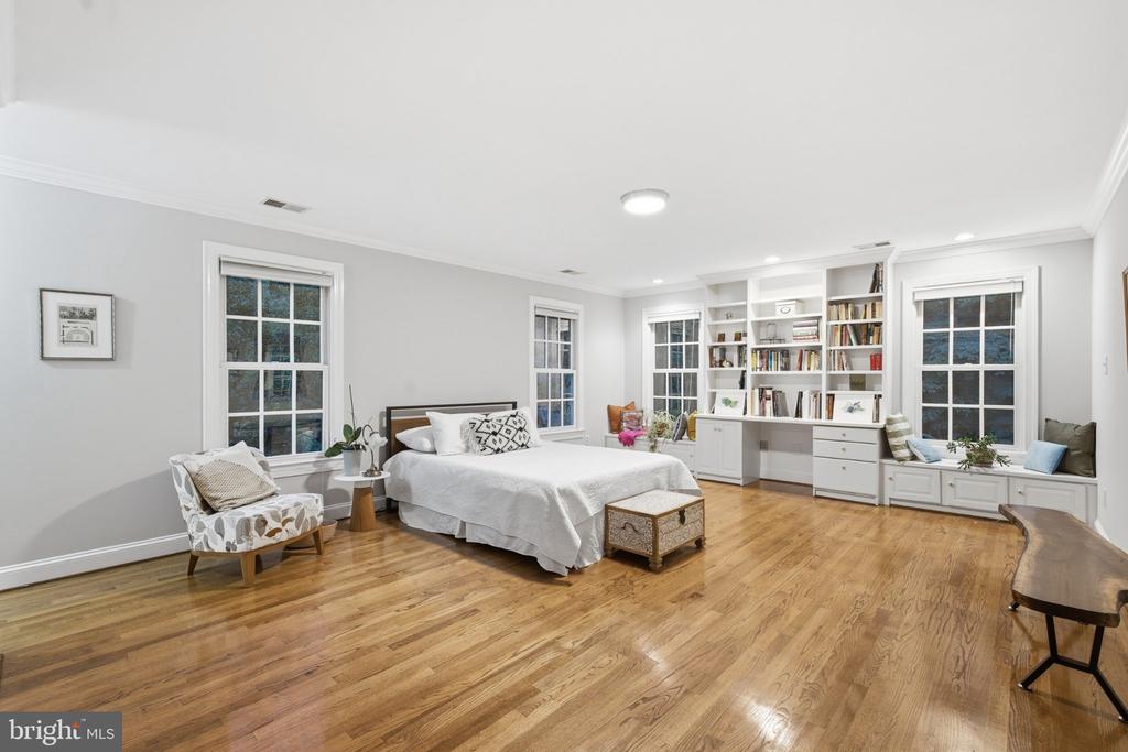 3705 LINDA LANE