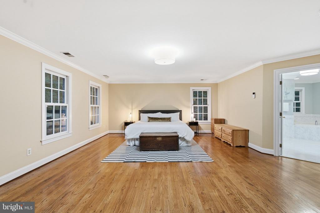 3705 LINDA LANE