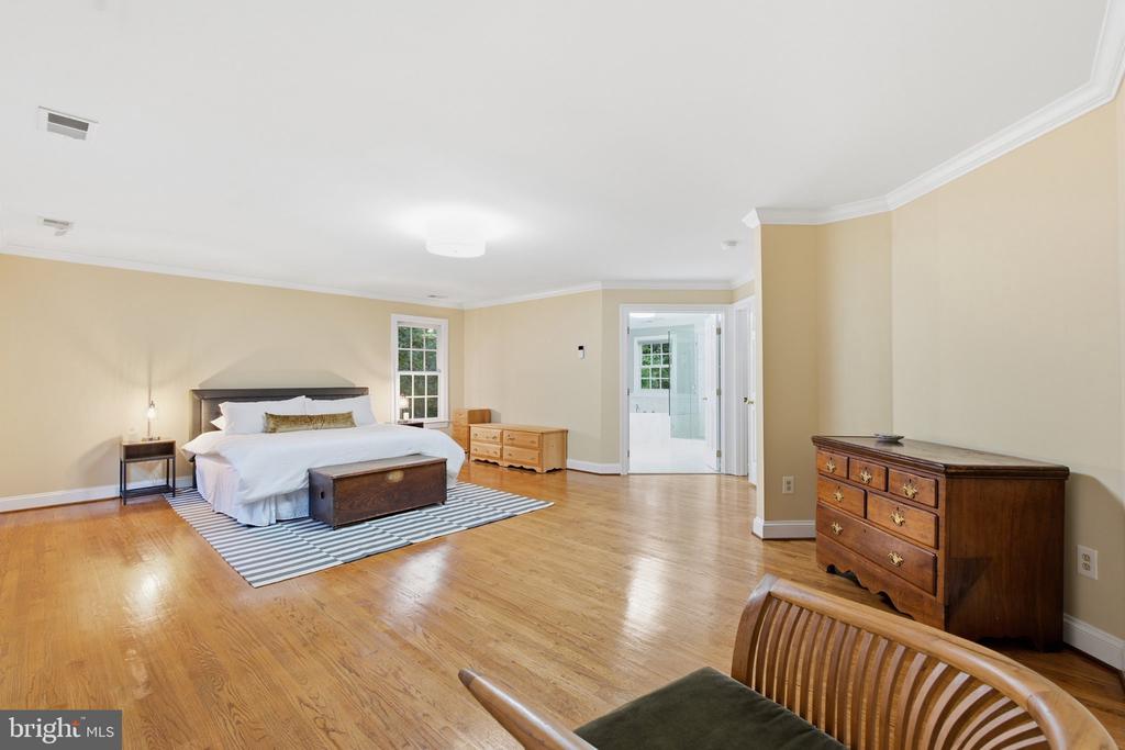 3705 LINDA LANE