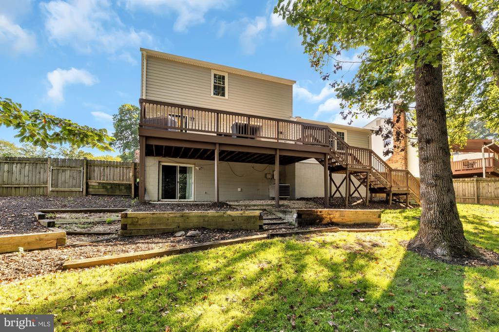 7945 FREEHOLLOW DRIVE