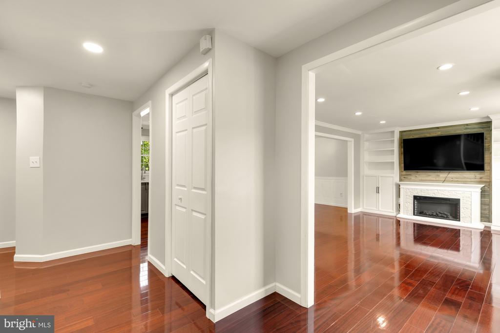 7945 FREEHOLLOW DRIVE