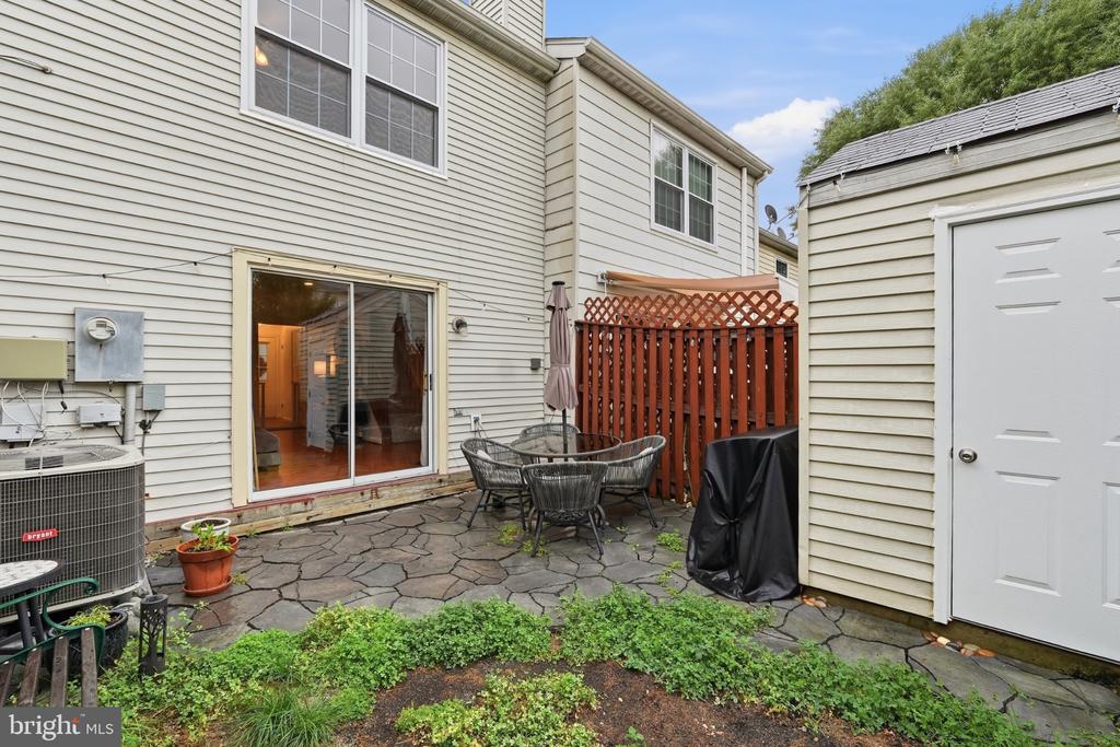 6917 CHISWICK LANE