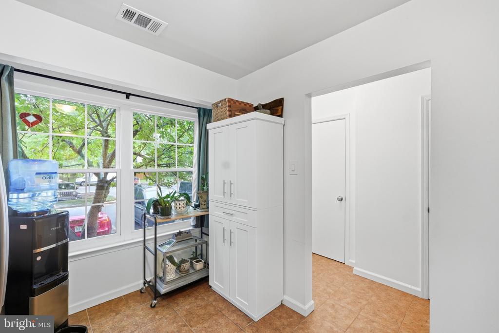 6917 CHISWICK LANE