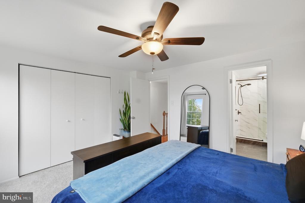 6917 CHISWICK LANE