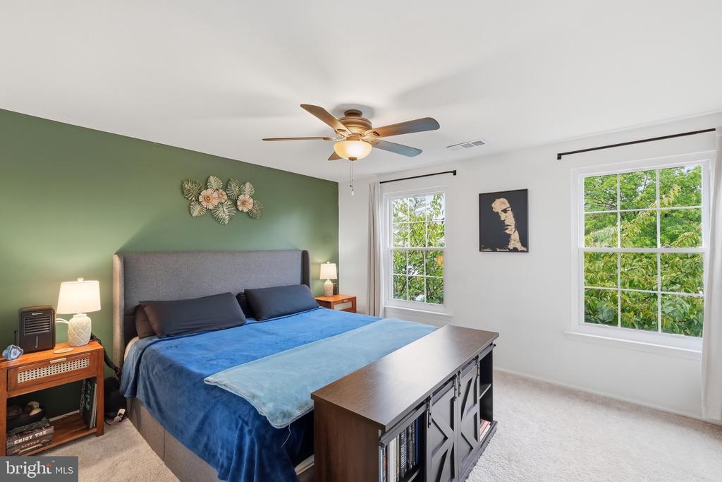 6917 CHISWICK LANE