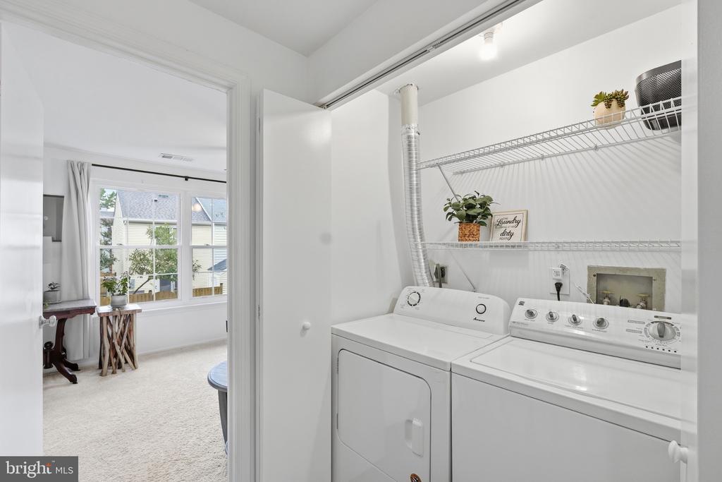 6917 CHISWICK LANE
