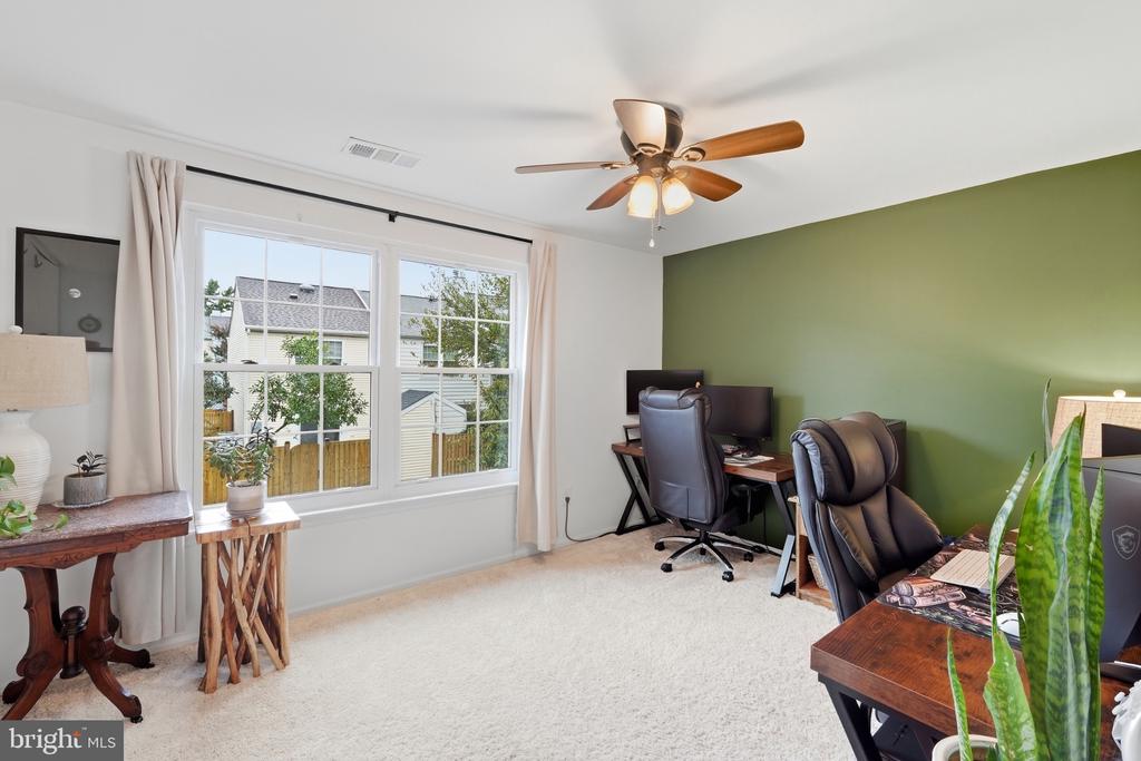 6917 CHISWICK LANE