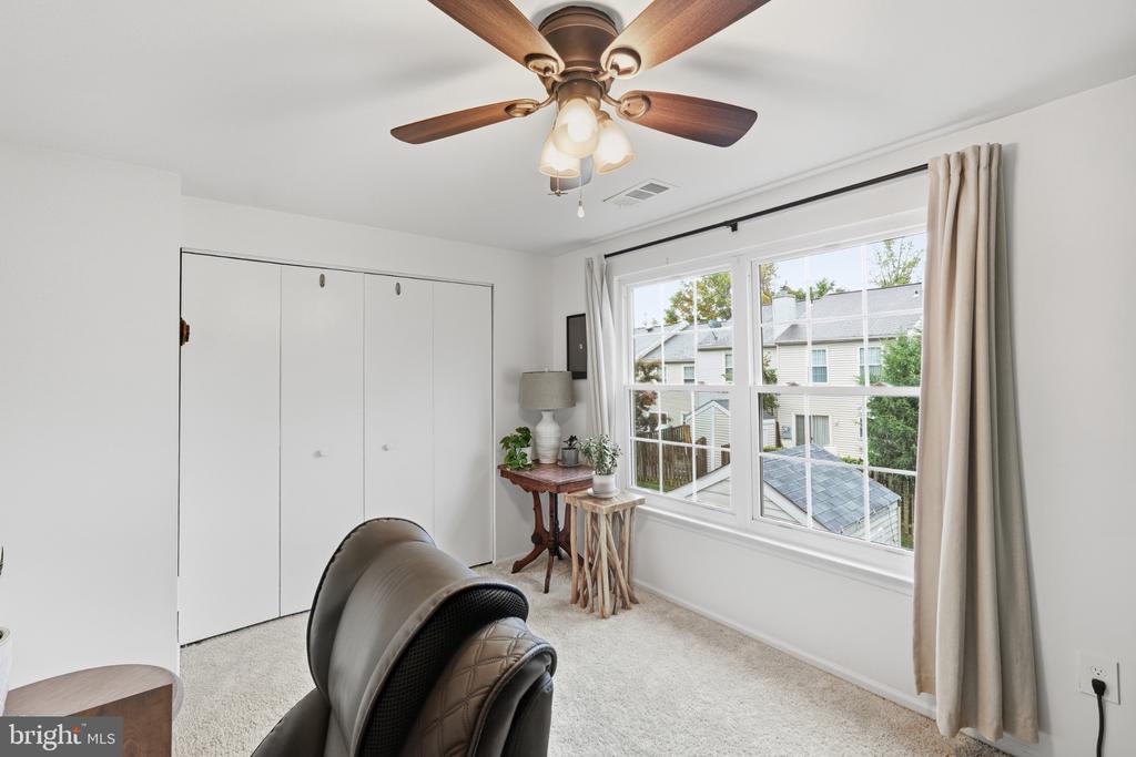 6917 CHISWICK LANE