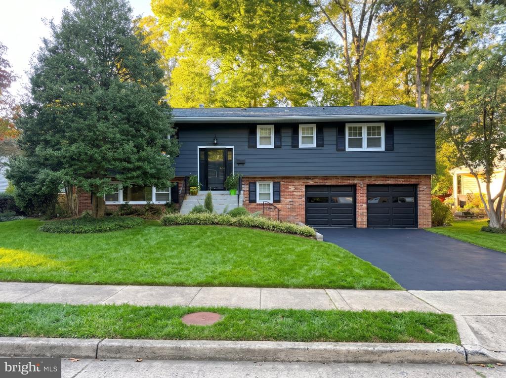 8314 EPINARD COURT