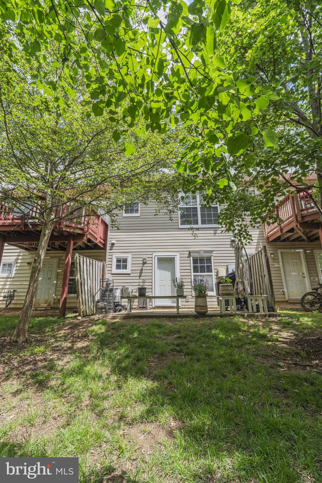 22950 FONTWELL SQUARE