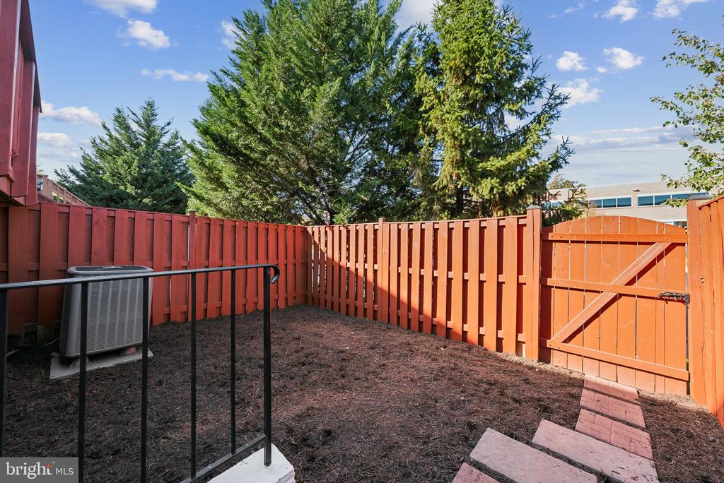 45326 GABLE SQUARE