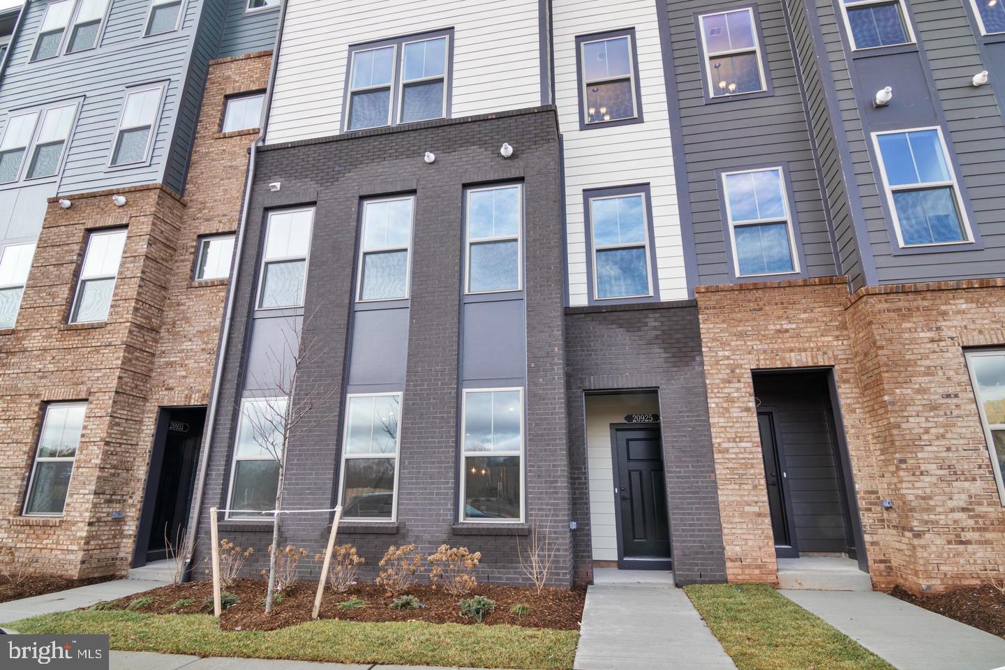 20927 BLUEBIRD SQUARE