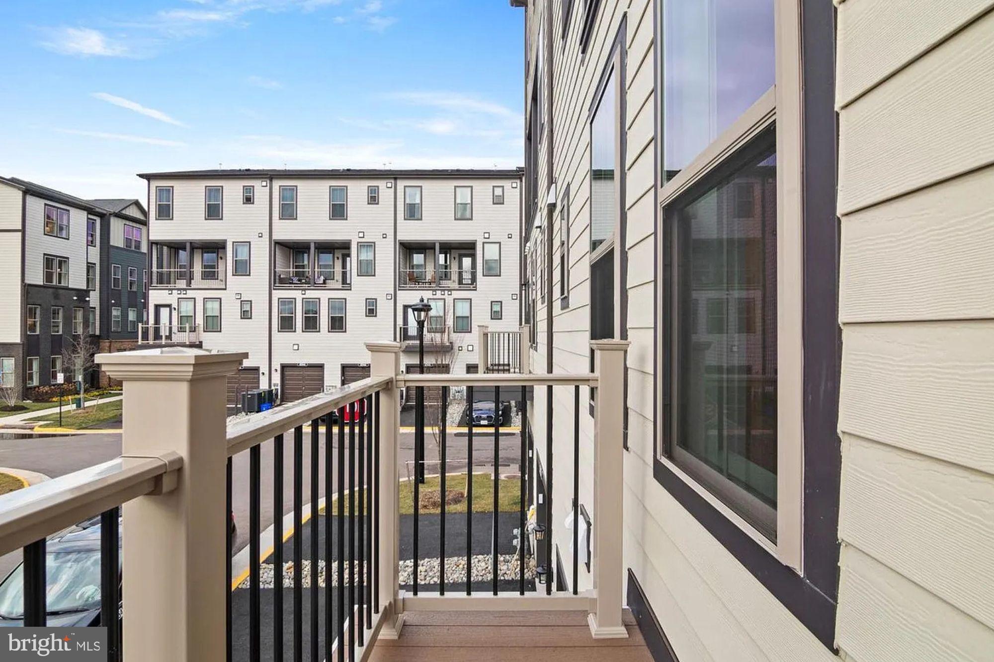 20927 BLUEBIRD SQUARE