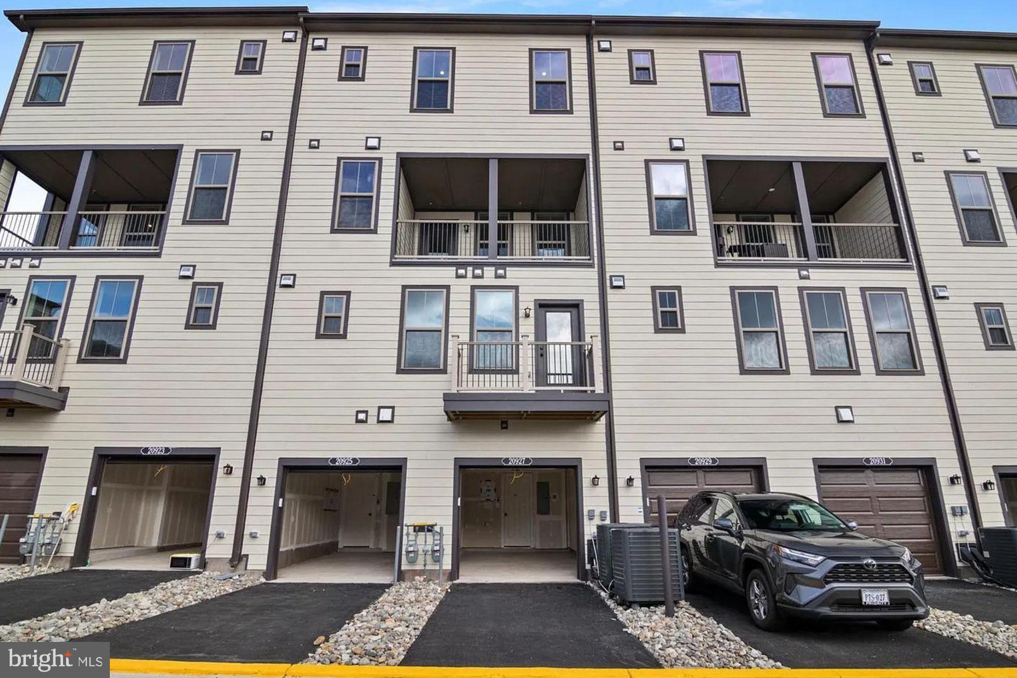 20927 BLUEBIRD SQUARE