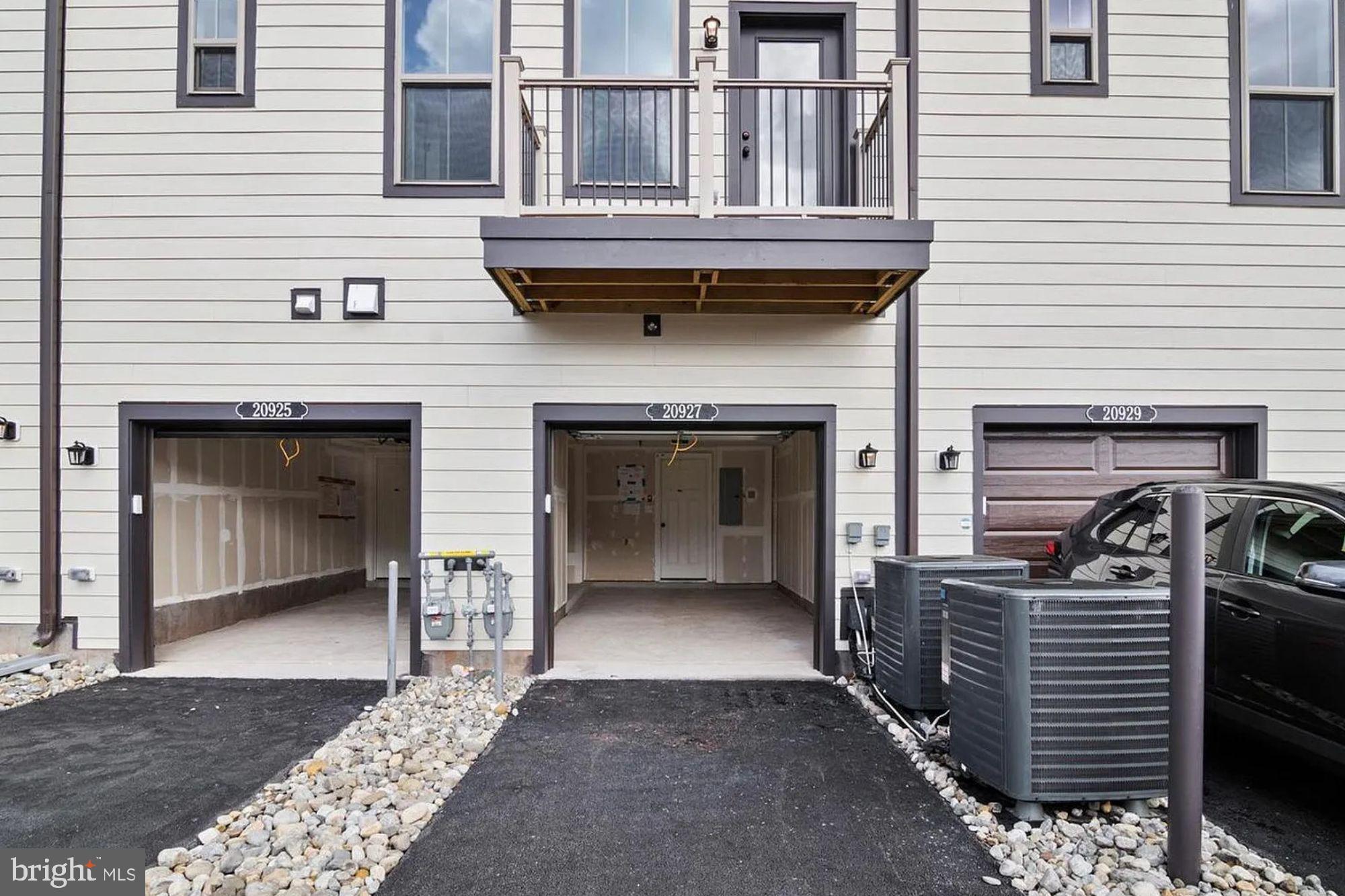 20927 BLUEBIRD SQUARE