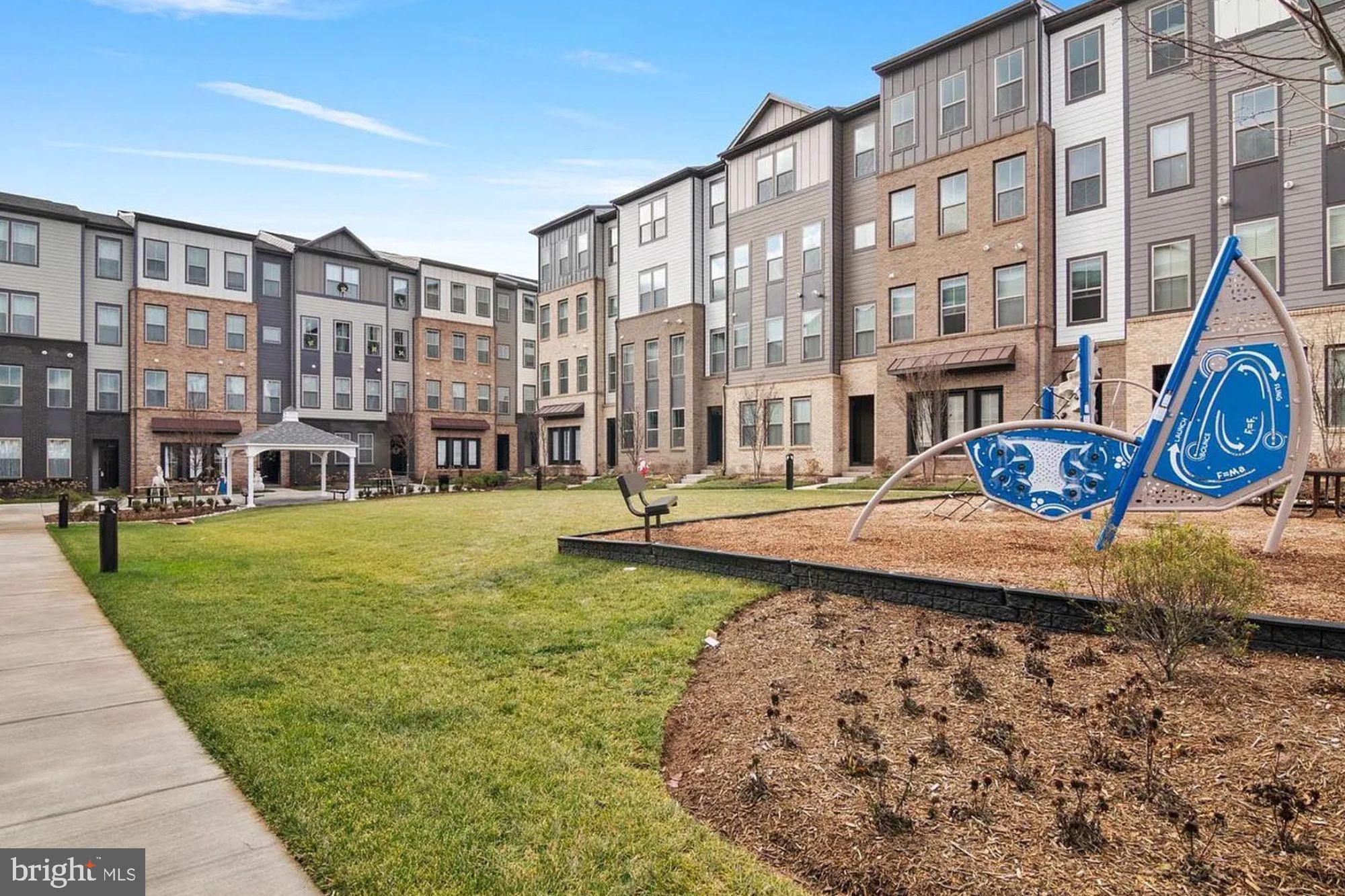 20927 BLUEBIRD SQUARE