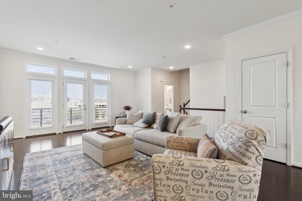 1514 RIBBON LIMESTONE TERRACE SE