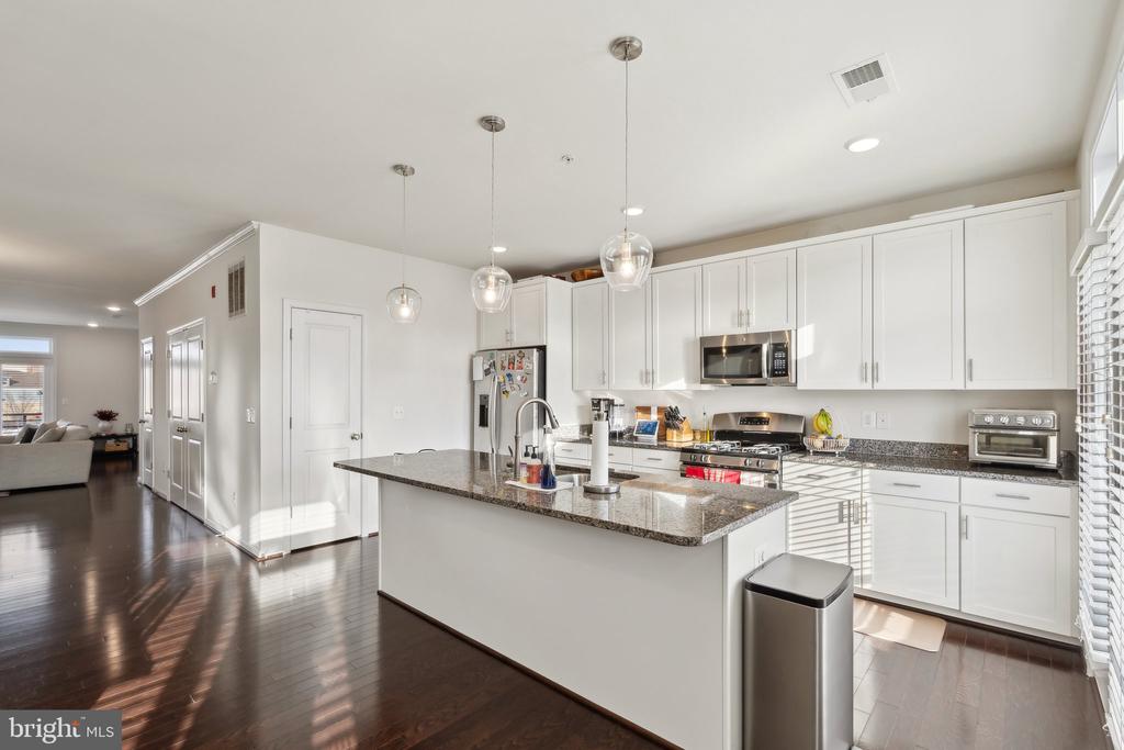 1514 RIBBON LIMESTONE TERRACE SE