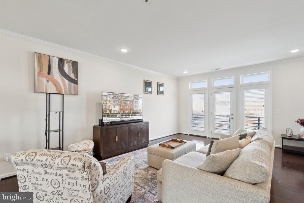 1514 RIBBON LIMESTONE TERRACE SE