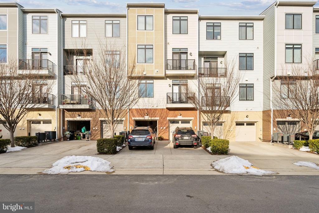 1514 RIBBON LIMESTONE TERRACE SE