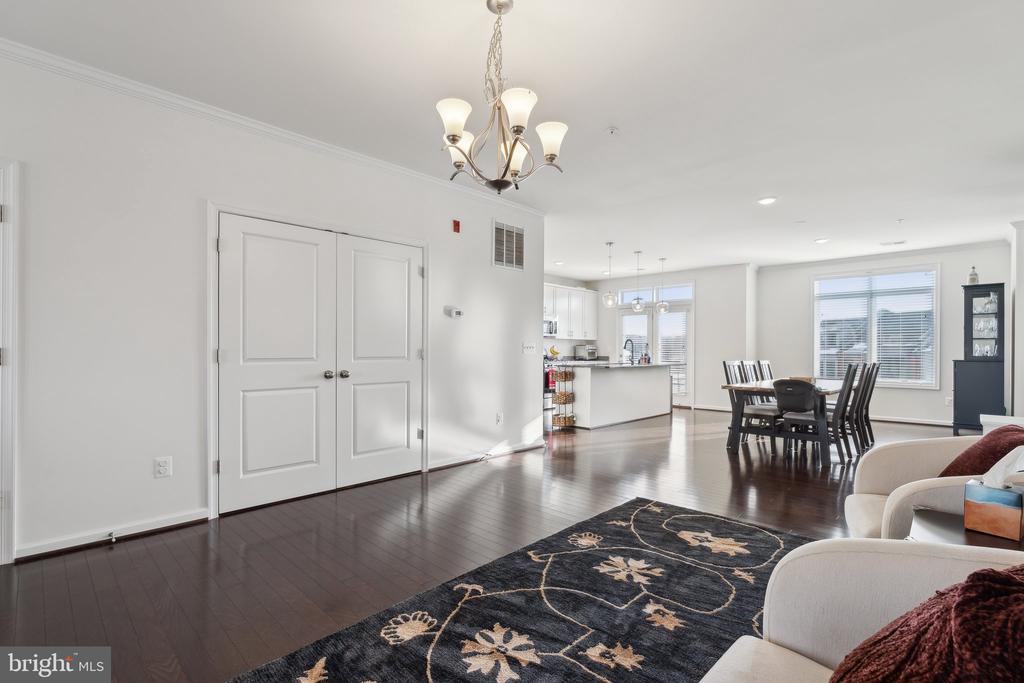 1514 RIBBON LIMESTONE TERRACE SE