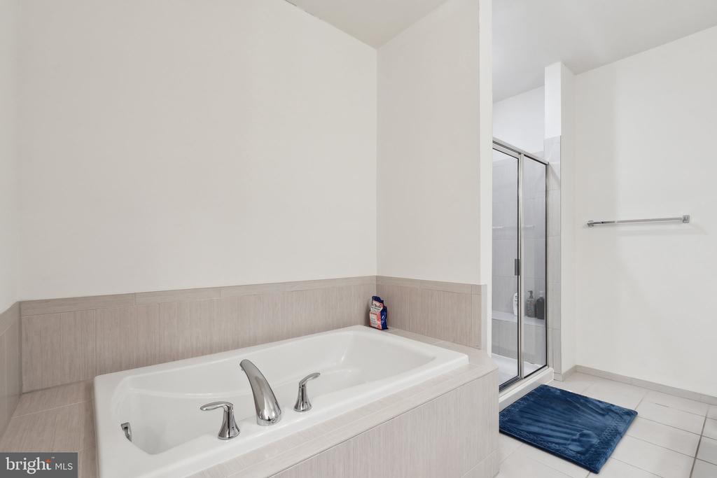 1514 RIBBON LIMESTONE TERRACE SE