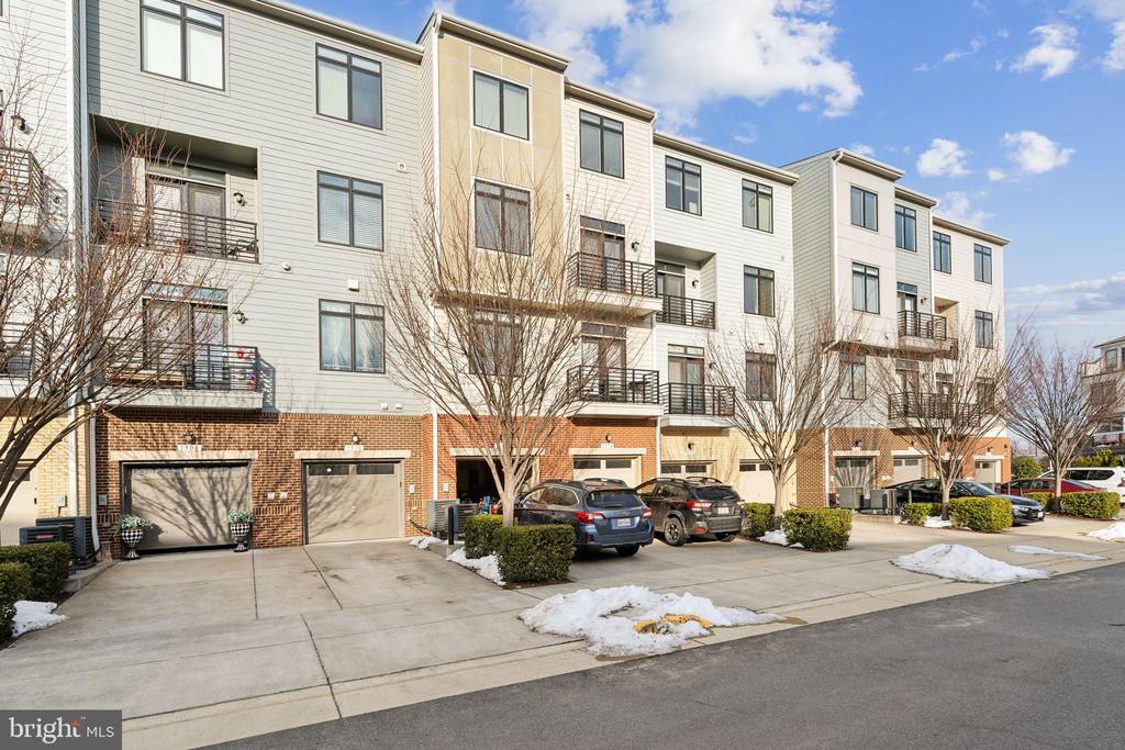 1514 RIBBON LIMESTONE TERRACE SE