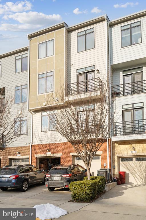 1514 RIBBON LIMESTONE TERRACE SE