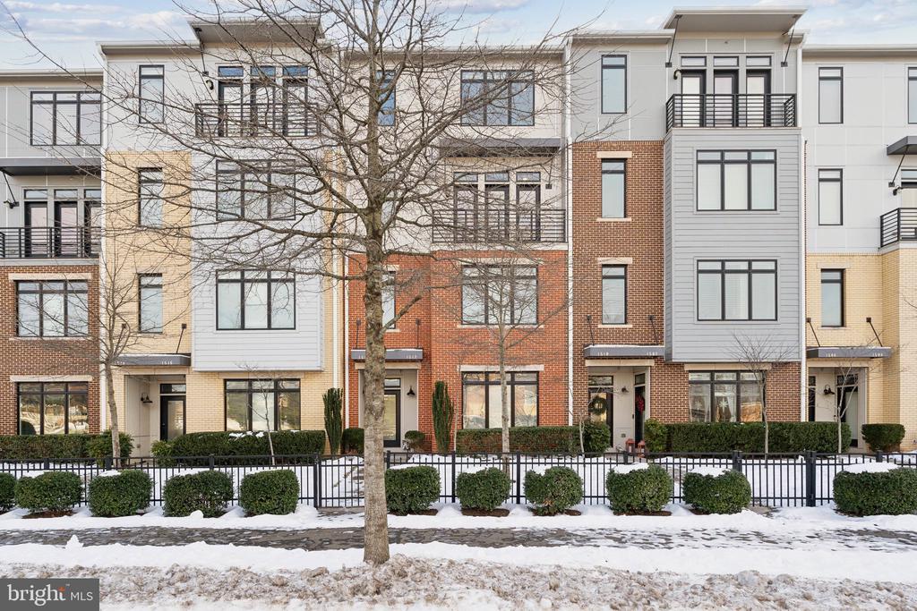 1514 RIBBON LIMESTONE TERRACE SE