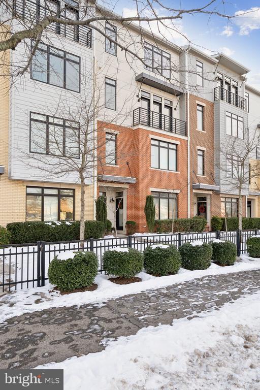 1514 RIBBON LIMESTONE TERRACE SE