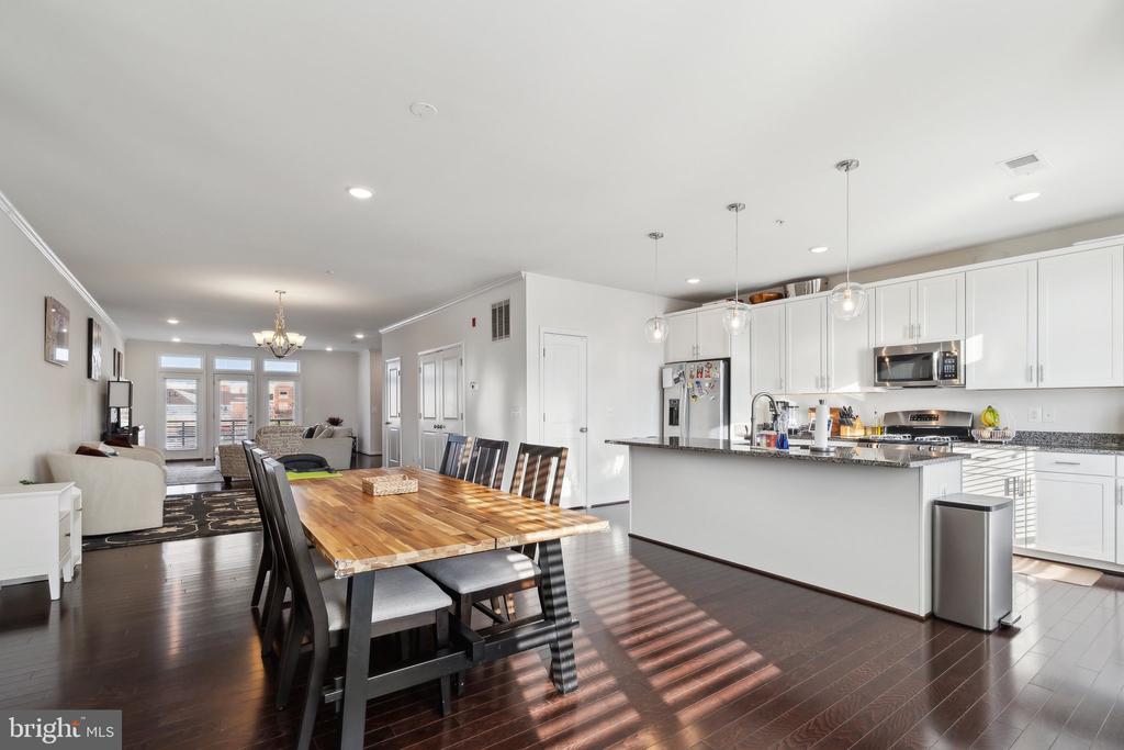 1514 RIBBON LIMESTONE TERRACE SE