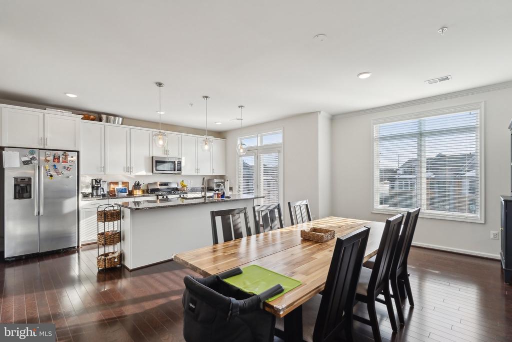 1514 RIBBON LIMESTONE TERRACE SE
