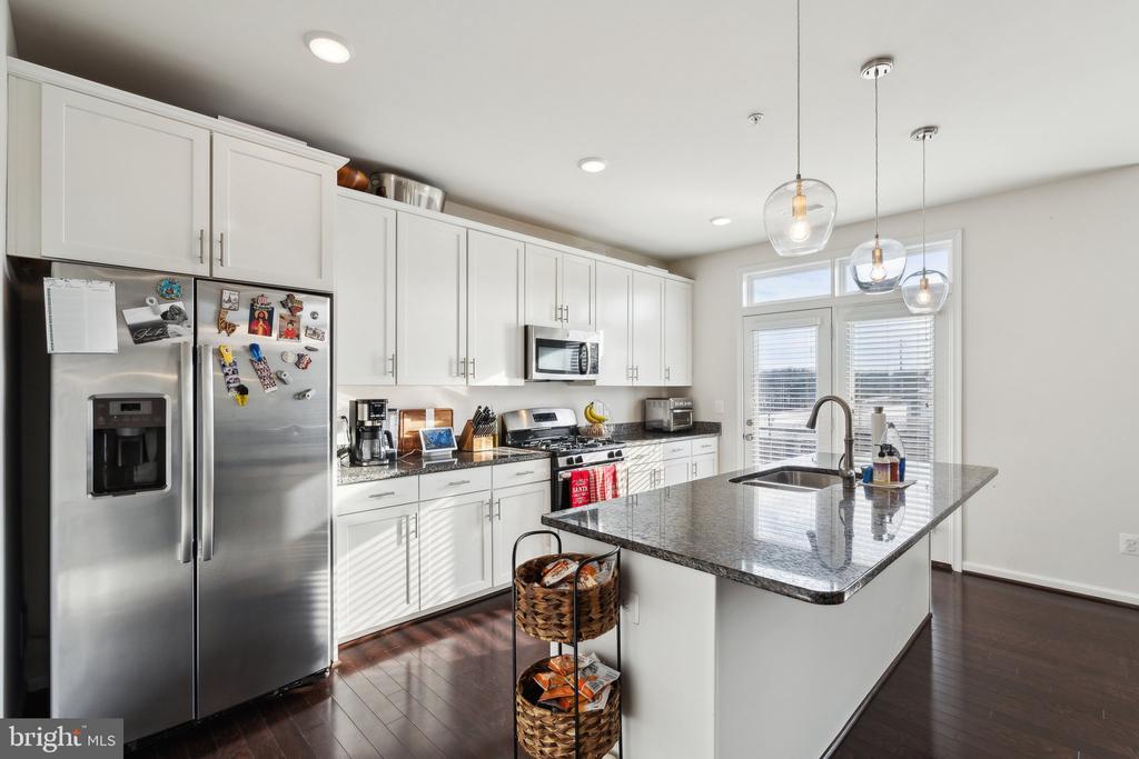 1514 RIBBON LIMESTONE TERRACE SE