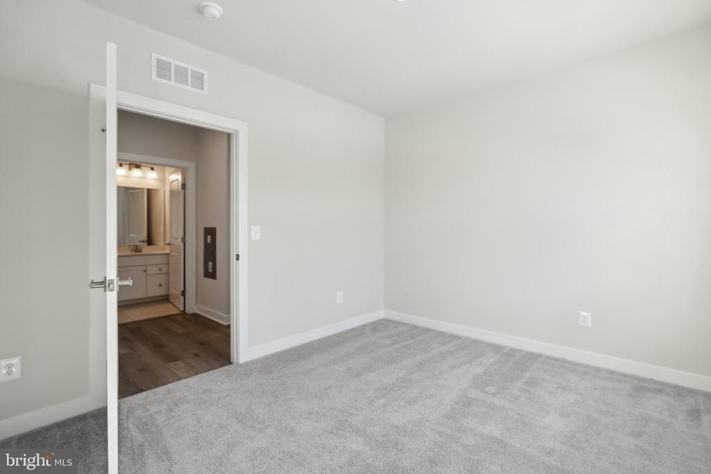 21460 MOUNT STERLING TERRACE 201
