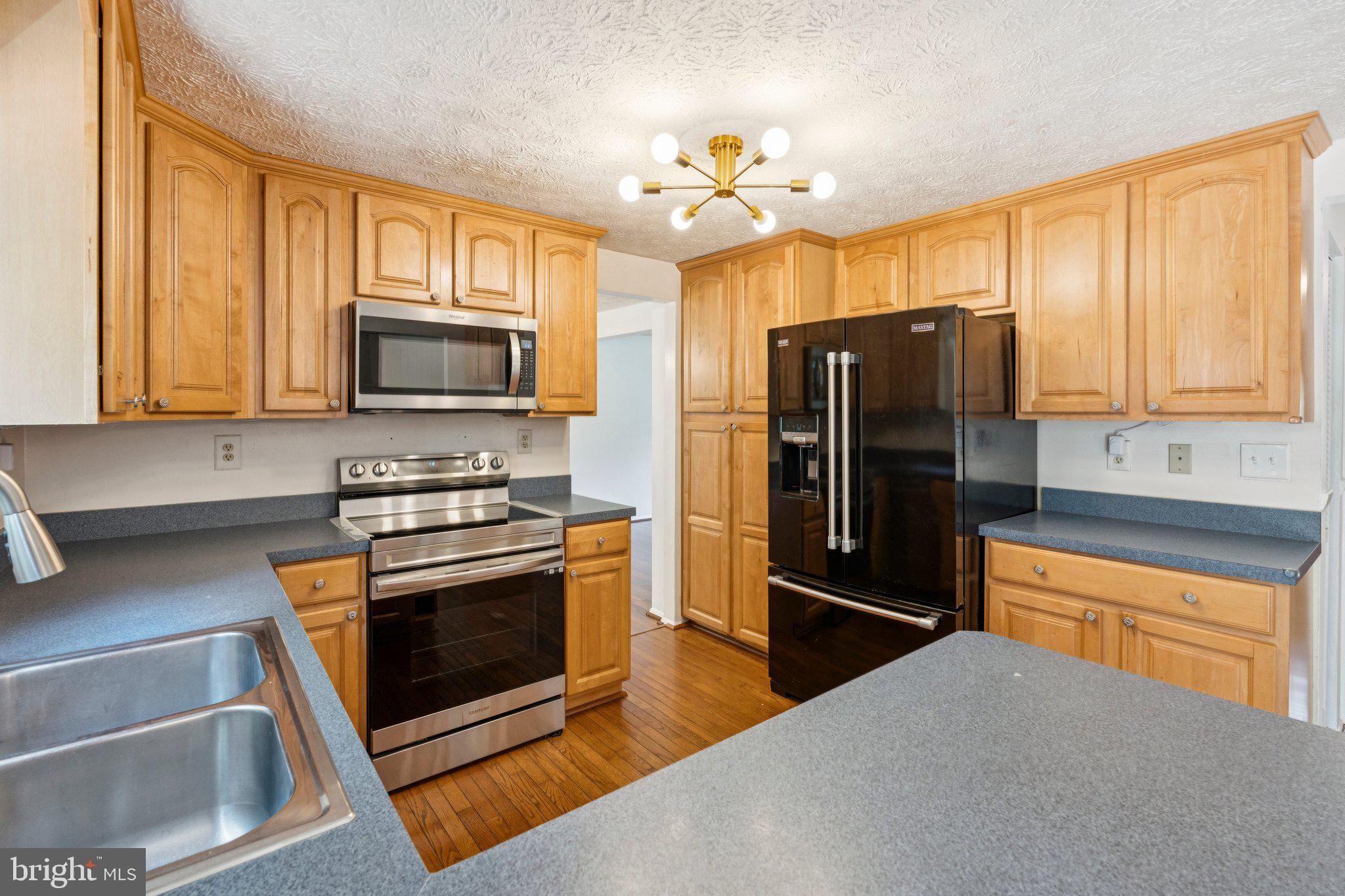 115 S DICKENSON AVENUE