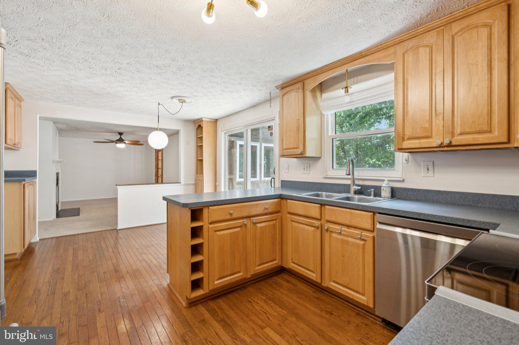 115 S DICKENSON AVENUE