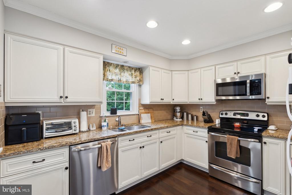 7 MCCARTY COURT