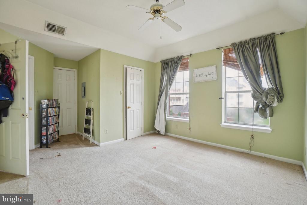 660 GATEWAY DRIVE SE 109