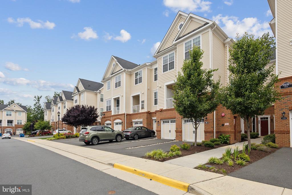 23235 MILLTOWN KNOLL SQUARE 106