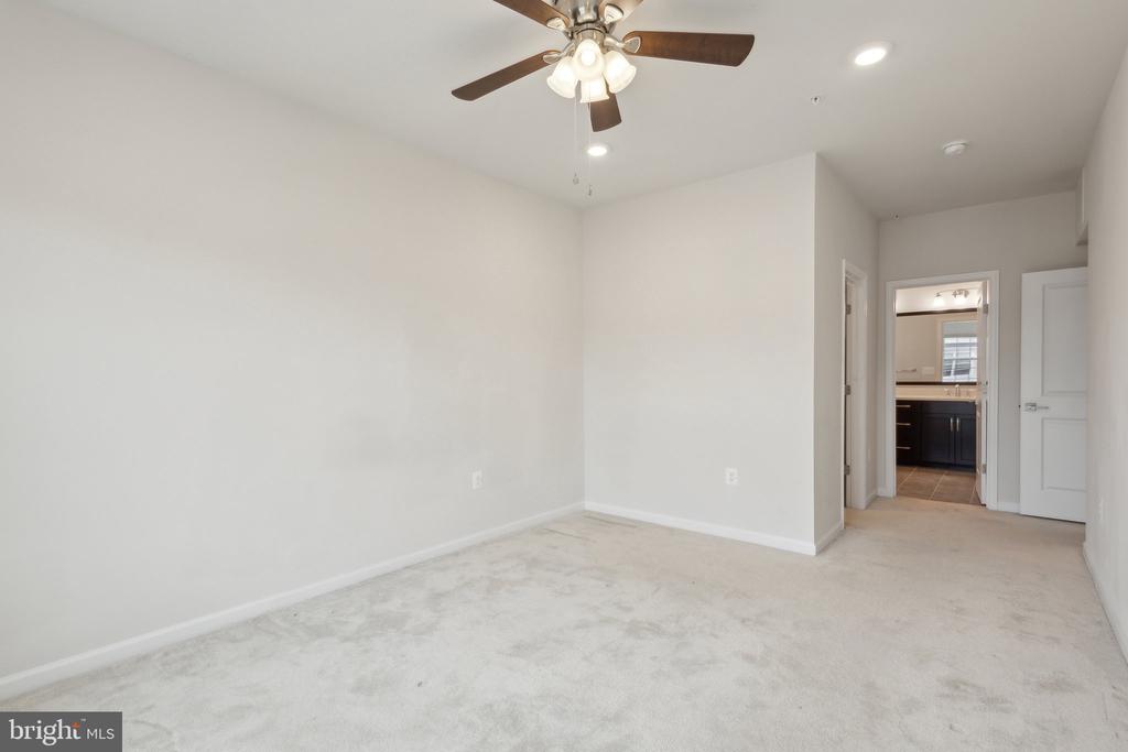 23235 MILLTOWN KNOLL SQUARE 106