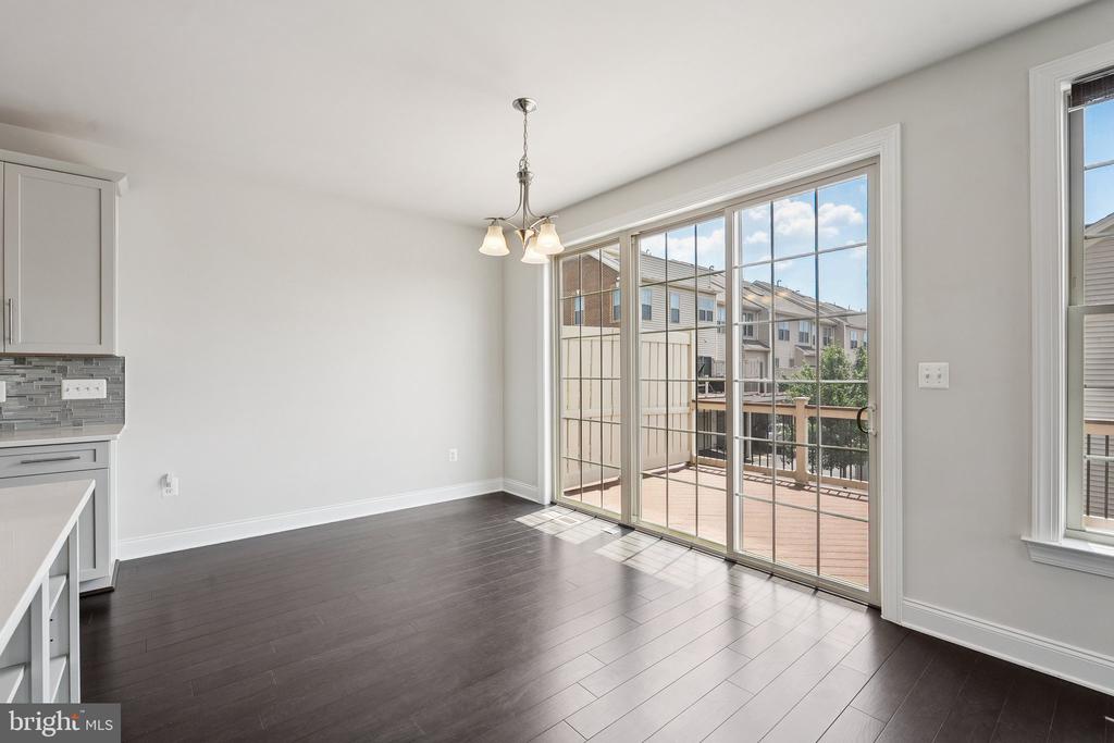 43109 CLARENDON SQUARE