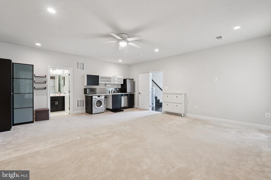43109 CLARENDON SQUARE