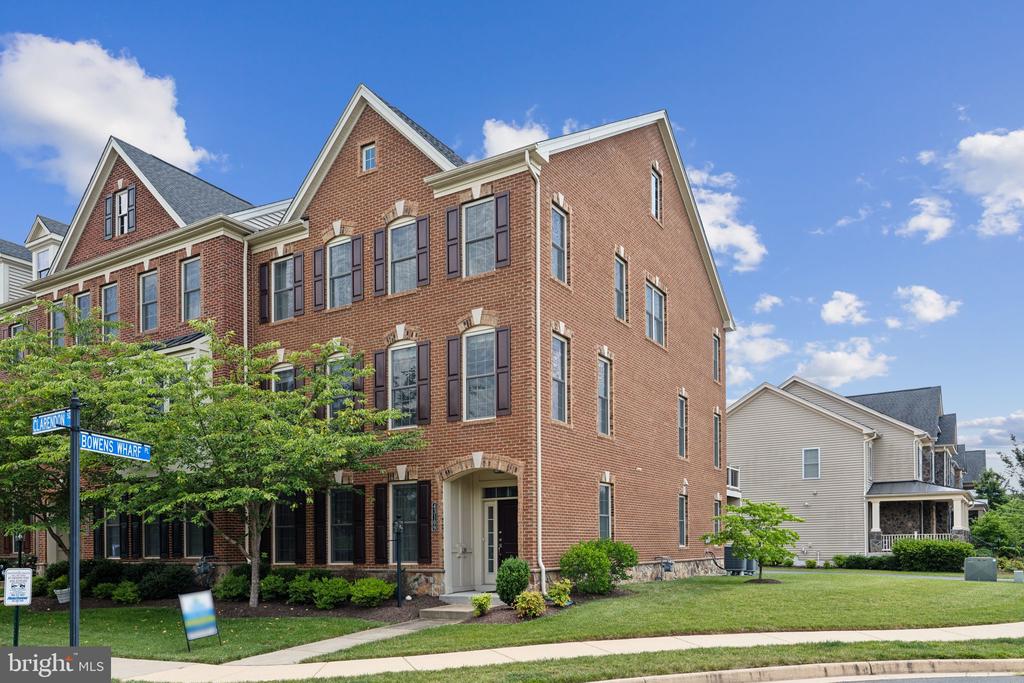 43109 CLARENDON SQUARE