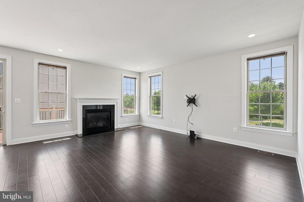 43109 CLARENDON SQUARE